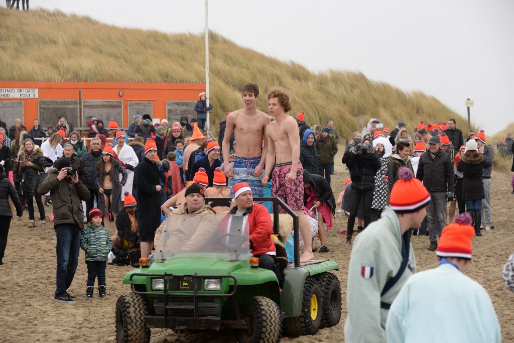 ../Images/Nieuwjaarsduik Nederzandt 2017 008.jpg